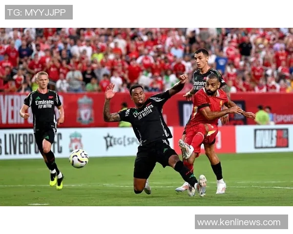 美国足球明星意外去世引发全球哀悼追忆其辉煌职业生涯与人道精神