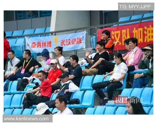 武汉网球队展现灵活战术与团队协作的网球魅力